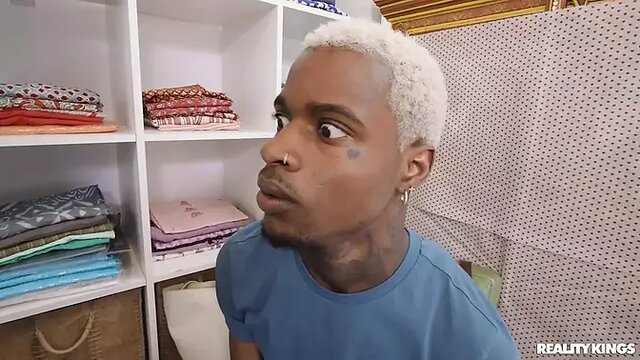 Tattooed Hazel worships big cock with hairy pits