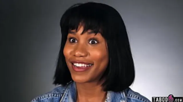 Black cougar Jenna Foxx masturbates after an interview