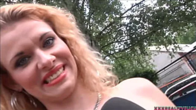 Filthy dude get horny fuck with blondie porn star during his work on cars