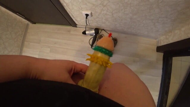 Mature blonde shakes her juicy butt in firm jeans while a lesbian gives