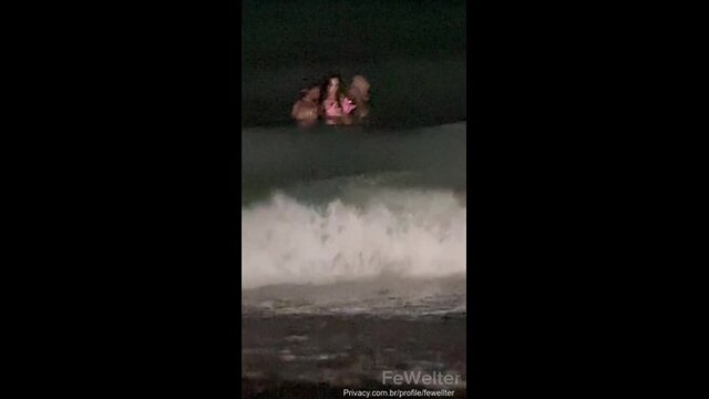 Hot wife gets fucked on the beach during vacation