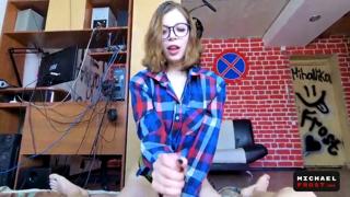 Naive 18-year-old teen succumbs to boyfriend's sexual desires, performing oral😜 pleasure