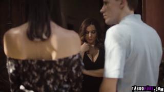 Guy charms a naughty😈 MILF and scores her deep throat and snatch