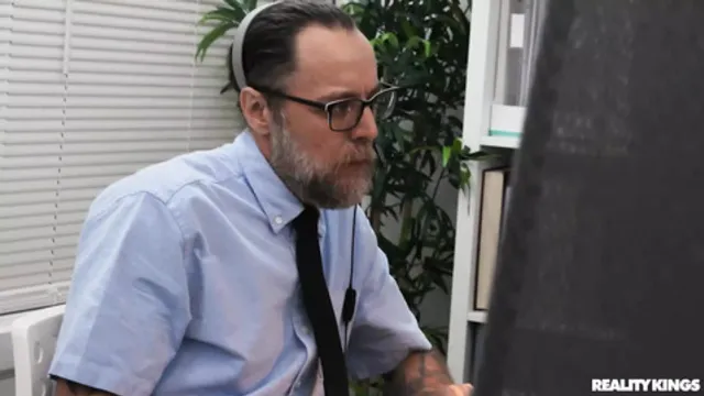 Late Shift Temptation! Real Desire Kings