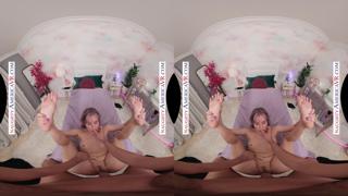 Sexy gamer babe Bobbie Lavender loses the game to screw her friend's brother, a total cock🌭-slapping win