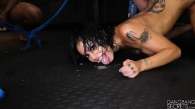 Devouring sloppy jizz &mdash;  floor-humping freaks: Chris Cock🌭′s nasty oral😜 sex romp